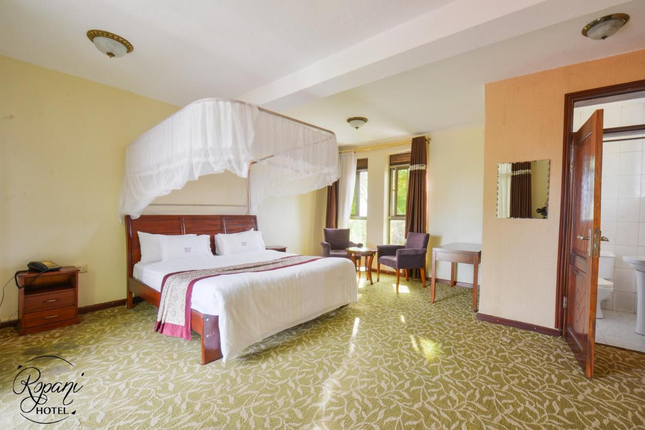 Ropani Hotel Kitende 외부 사진