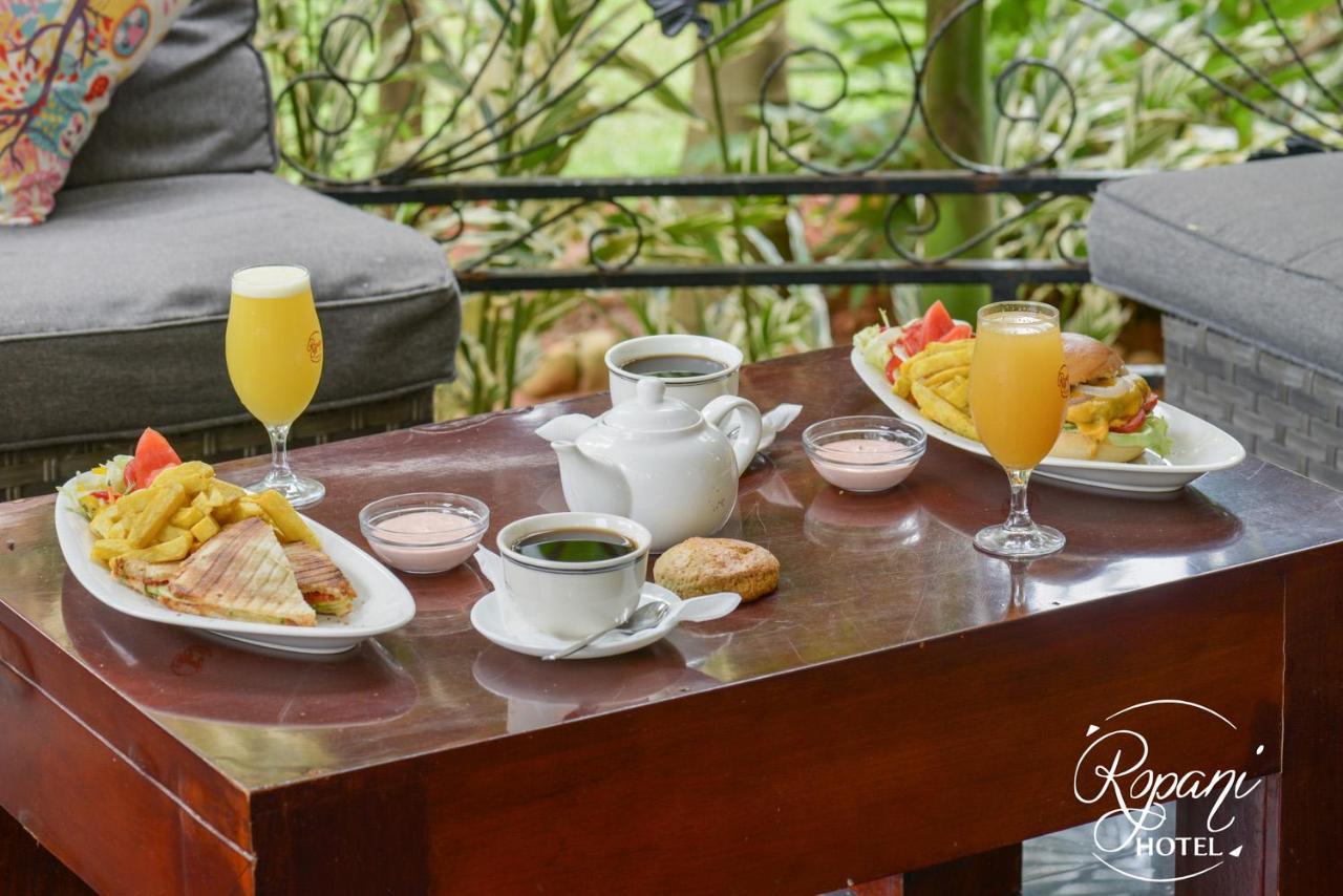 Ropani Hotel Kitende 외부 사진